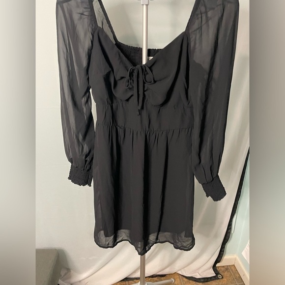 NWT Hollister Pintuck Chiffon Long‎ Sleeve Black Mini Dress size large - Picture 2 of 10